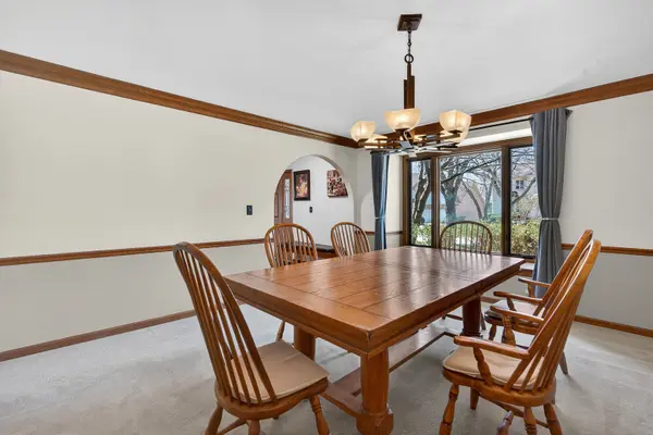 1659 Brittany LN, Hoffman Estates, IL 60192
