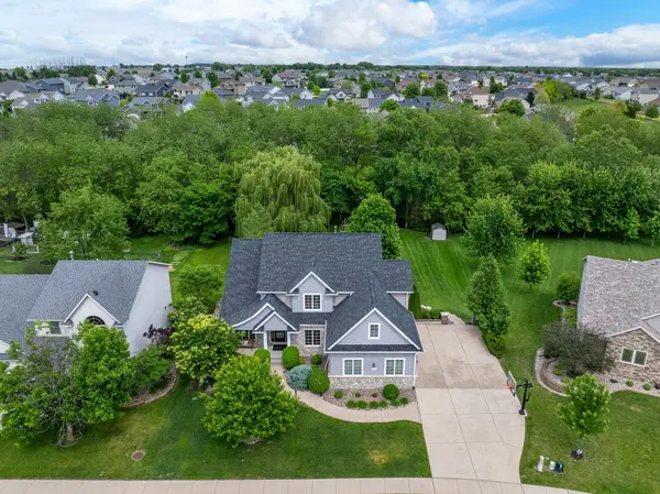 5701 Star View DR, Bettendorf, IA 52722