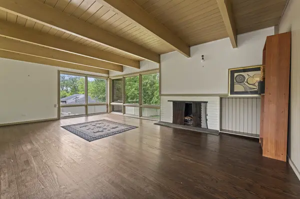 431 S Saint Marys RD, Libertyville, IL 60048