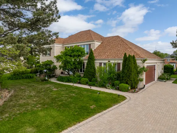 306 Woodview CT, Oak Brook, IL 60523