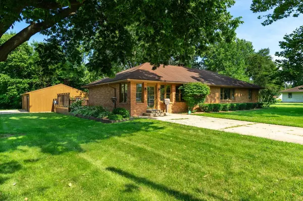 1048 Warren ST, Henry, IL 61537
