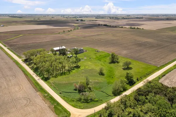24880 145th AVE, Eldridge, IA 52748