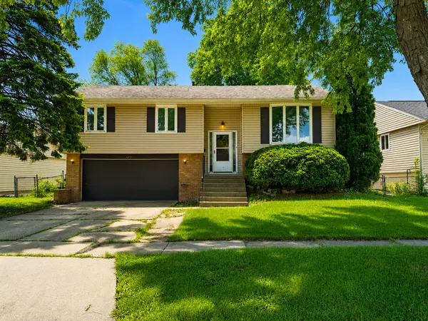 815 Oriole DR, Streamwood, IL 60107
