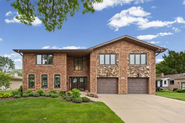 1227 S Highland AVE, Arlington Heights, IL 60005