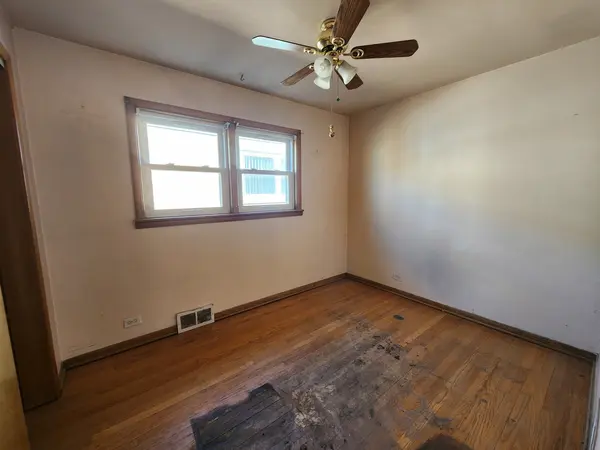 5711 S Mayfield AVE, Chicago, IL 60638