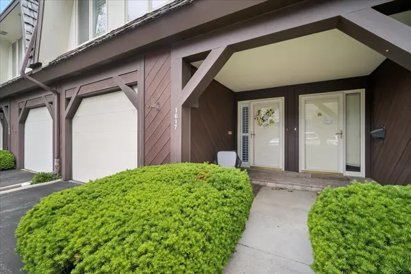 1617 Winnetka RD #1617, Glenview, IL 60025