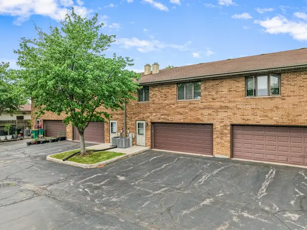 1109 Warner AVE, Lemont, IL 60439