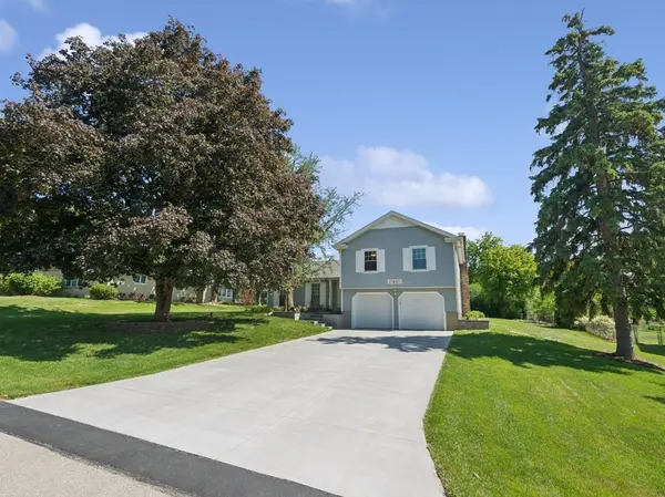 27W571 Ridgeview ST, West Chicago, IL 60185