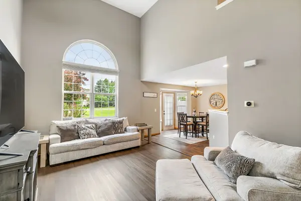 22 Rolling Oaks RD #C, Sugar Grove, IL 60554