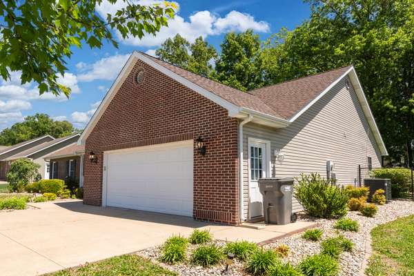 200 Breeze, Carterville, IL 62918
