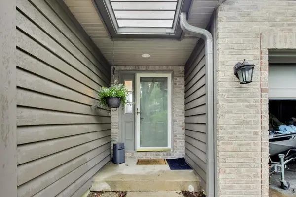 919 Millcreek CIR, Elgin, IL 60123