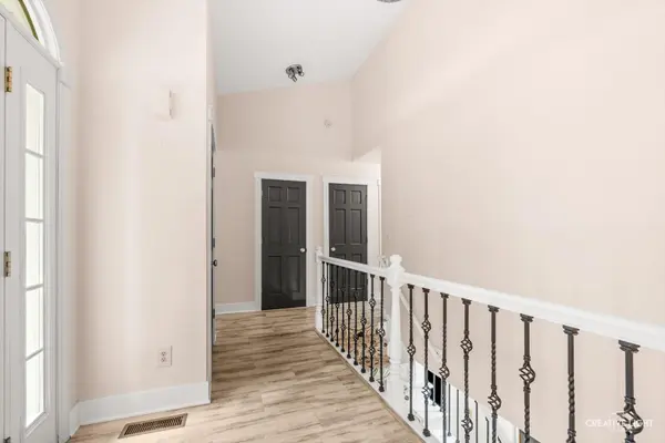 6 Glengarry LN, Sugar Grove, IL 60554