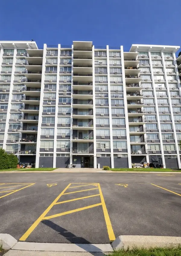 8809 W Golf RD #11F, Niles, IL 60714