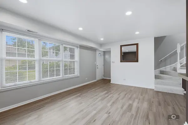 1312 woodcutter LN #C, Wheaton, IL 60189