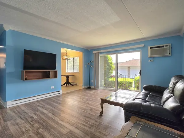 7325 W Tiffany DR #1B, Orland Park, IL 60462
