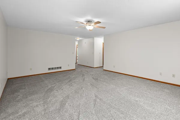 2012 Villa Pines CIR, Carbon Cliff, IL 61239