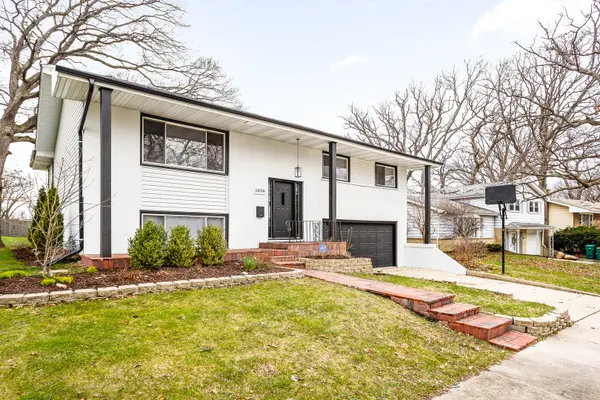 1034 Forest LN, Lemont, IL 60439