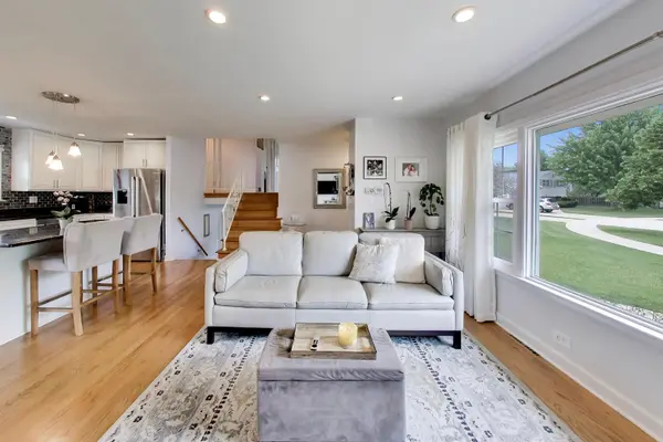 1316 W Plymouth CT, Arlington Heights, IL 60004
