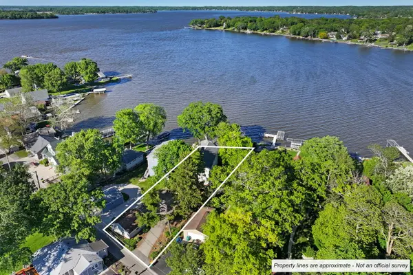 9 Lakeside LN, Fox Lake, IL 60020