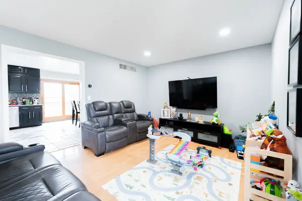 2440 Caton Crest CT, Crest Hill, IL 60403