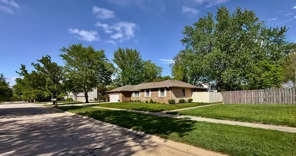704 Wesley AVE, Savoy, IL 61874