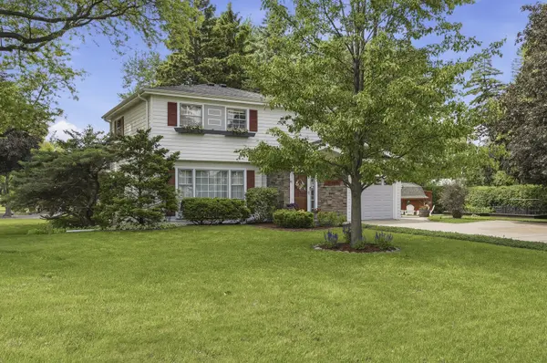 27W231 Bolles AVE, Winfield, IL 60190