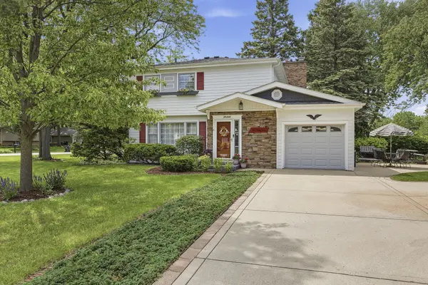 27W231 Bolles AVE, Winfield, IL 60190