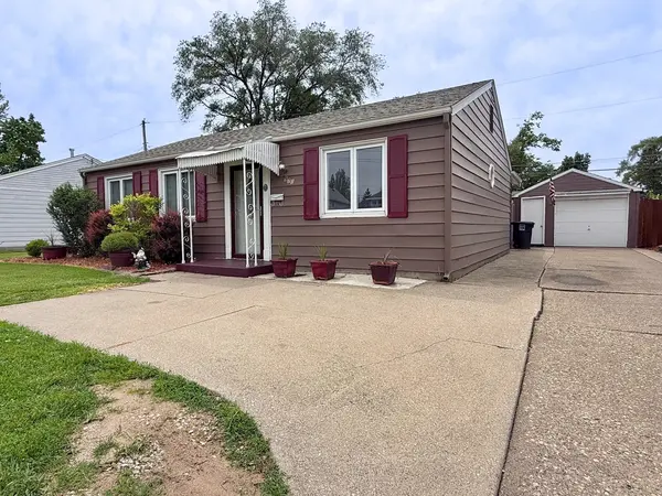 971 41st ST, Moline, IL 61265