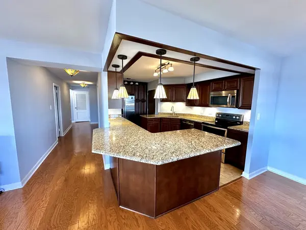 141 N La Grange RD #702, La Grange, IL 60525
