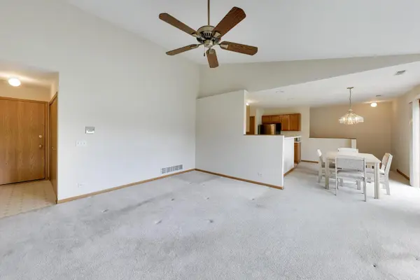 365 Stonington PL #365, South Elgin, IL 60177