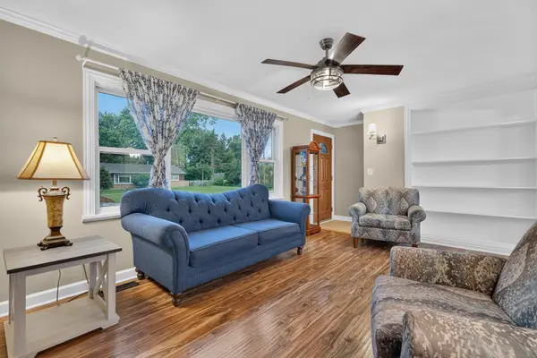 183 SUNSET DR, Carpentersville, IL 60110