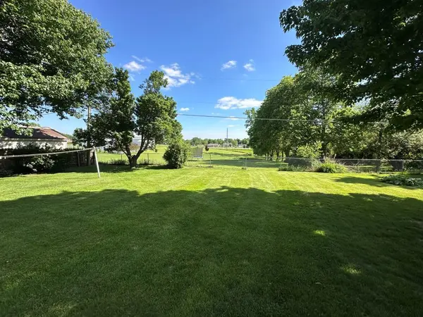 2827 234th ST, De Witt, IA 52472
