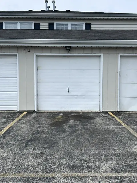 1314 Kingsbury DR #C, Hanover Park, IL 60133