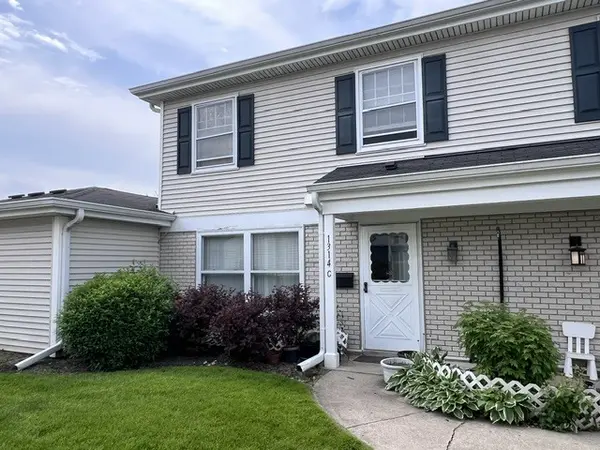 1314 Kingsbury DR #C, Hanover Park, IL 60133