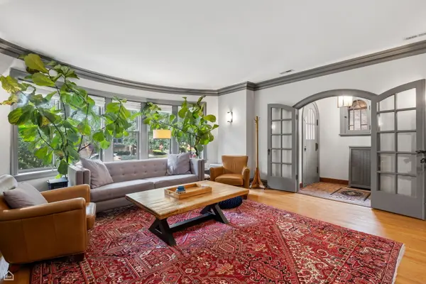 5822 N Sacramento AVE, Chicago, IL 60659