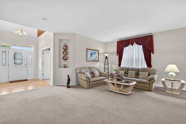 326 Copper Springs LN, Elgin, IL 60124