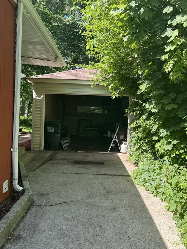 1438 Olive RD, Homewood, IL 60430