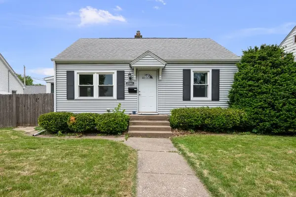 2302 N Howell ST, Davenport, IA 52804