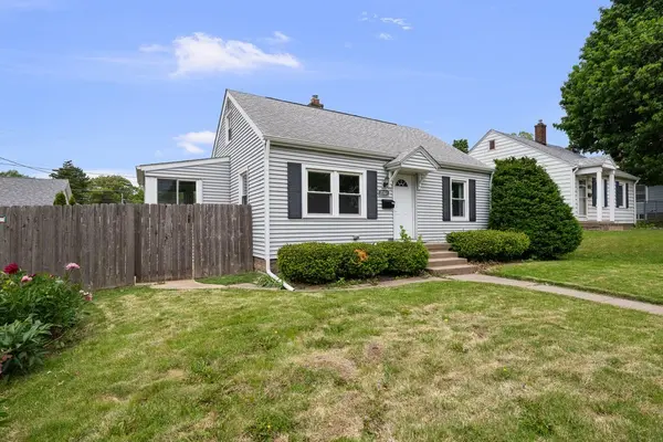 2302 N Howell ST, Davenport, IA 52804