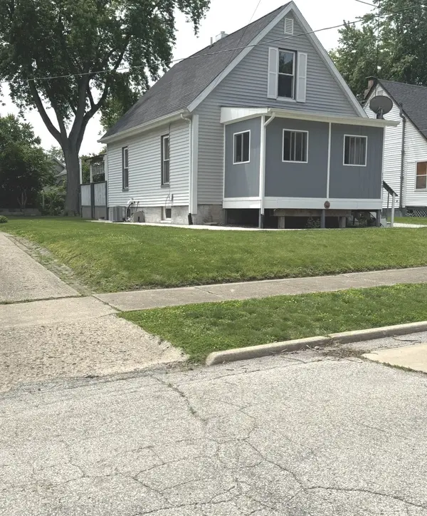 1108 W Mill ST, Bloomington, IL 61701