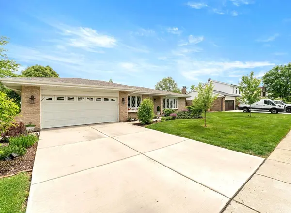 8129 Middlebury AVE, Woodridge, IL 60517
