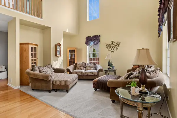 241 Ashcroft LN, Oswego, IL 60543