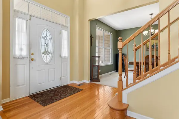 241 Ashcroft LN, Oswego, IL 60543
