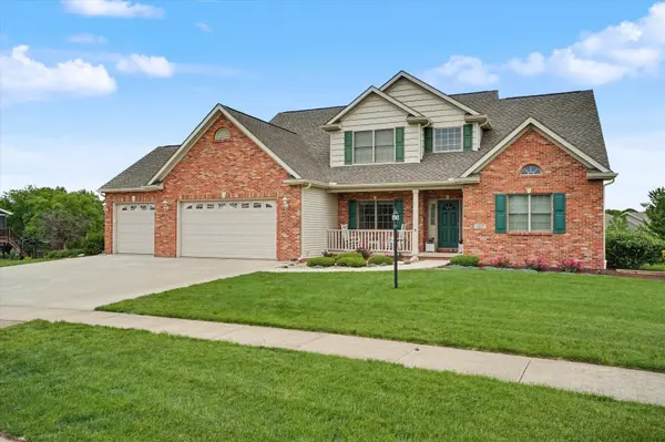 1402 Alydar DR, Mahomet, IL 61853