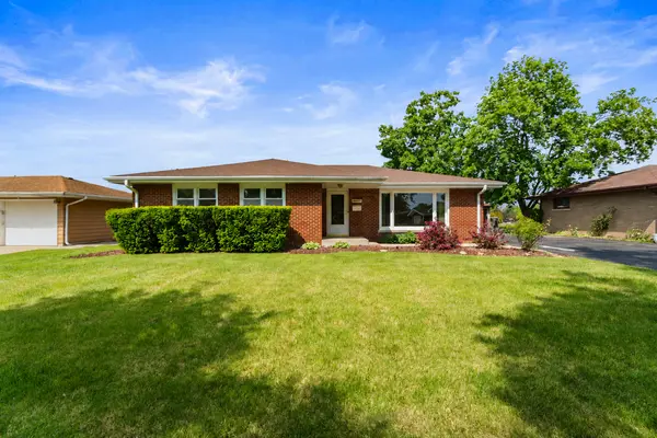 817 Summit DR, Lockport, IL 60441