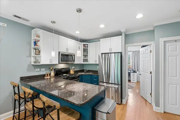 4105 N Lawndale AVE #401, Chicago, IL 60618