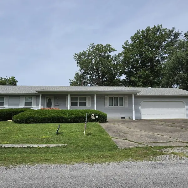 107 S 10th ST S, Benton, IL 62812