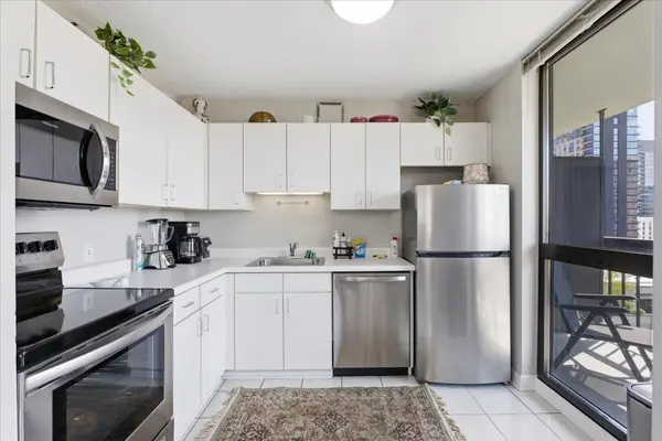 33 W Delaware PL #18K, Chicago, IL 60610