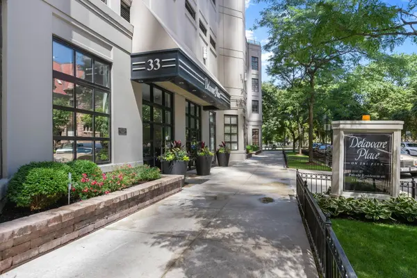 33 W Delaware PL #18K, Chicago, IL 60610