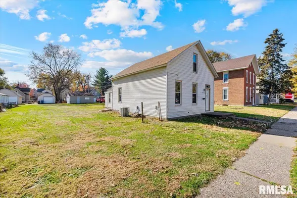 2011 W 2nd ST, Davenport, IA 52802